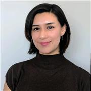 Hi! I’m Valeria, fluent English speaker with experience helping students of all ages improve their reading, writing, and speaking!